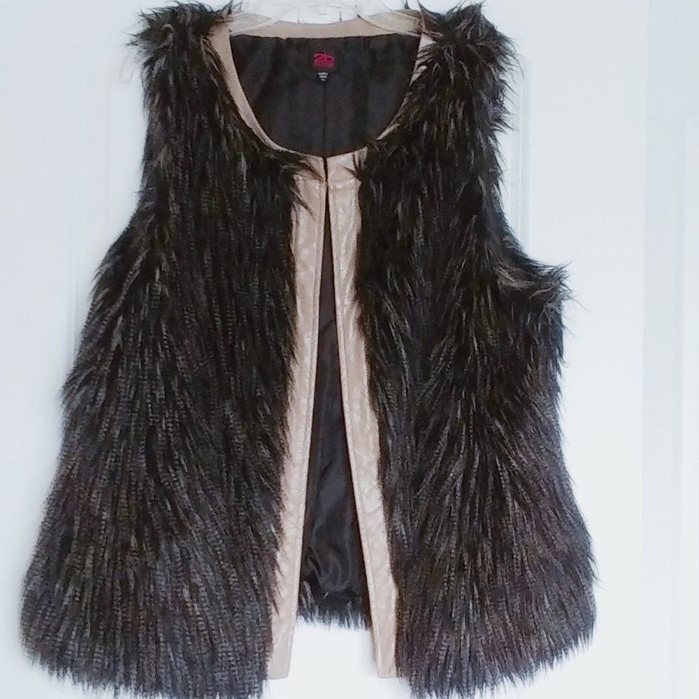 2B Bebe- faux fur vest jacket XL -